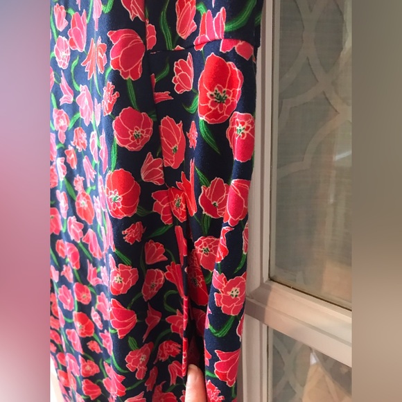 Lands’ End size 4 women’s navy blue dress, red tulips and flowers, pockets! NWOT - Picture 5 of 14